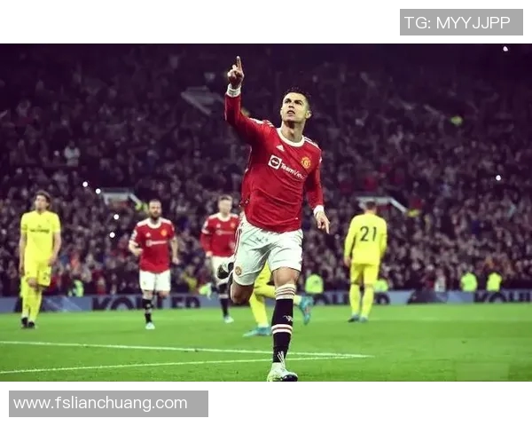 球迷冲进赛场抢夺C罗球衣引发欧冠奇葩事件关注 球迷冲进赛场抢夺C罗球衣引发欧冠奇葩事件关注